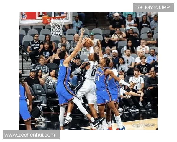 2016年NBA季后赛雷霆与马刺第三场激战回顾与精彩瞬间分析