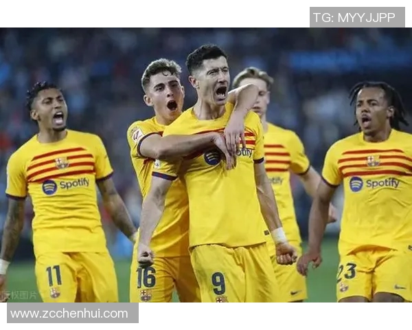 莱万在欧冠赛场火力全开10场12球领跑射手榜金靴稳了