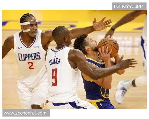 25日勇士与快船激战正酣谁能在西部争夺战中占得先机