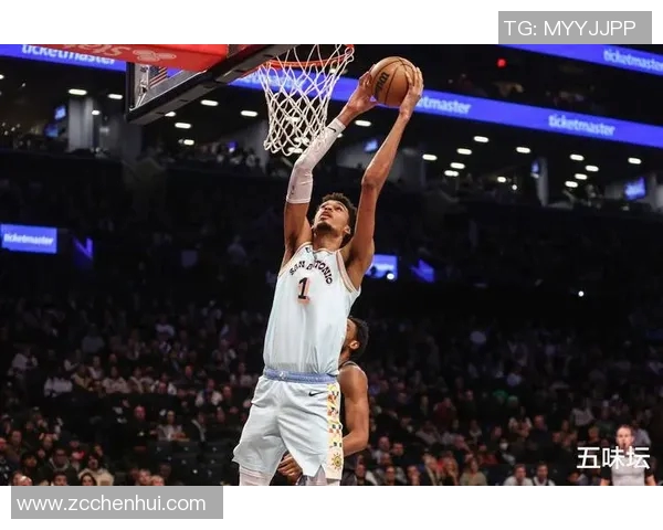 文班亚马新秀赛季表现抢眼场均20分10篮板3盖帽领跑联盟 文班亚马新秀赛季表现抢眼场均20分10篮板3盖帽领跑联盟